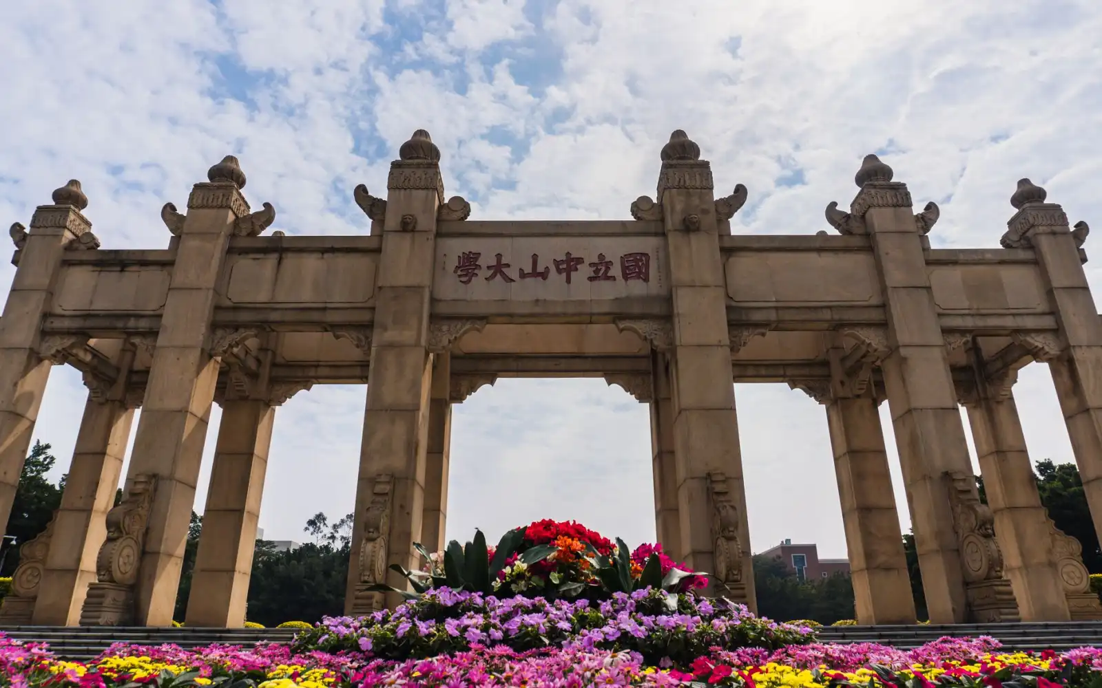 战略规划行业最新政策解读:企业组织变革的合规路径分析
