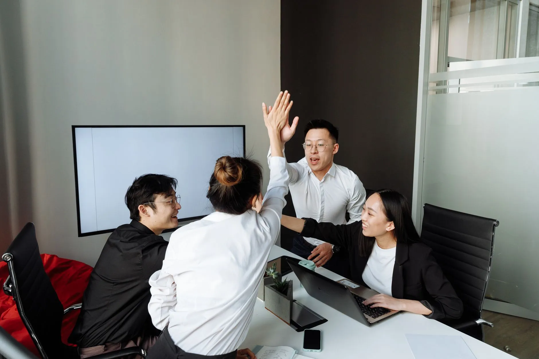 战略规划行业最新政策法规解读及企业合规路径分析