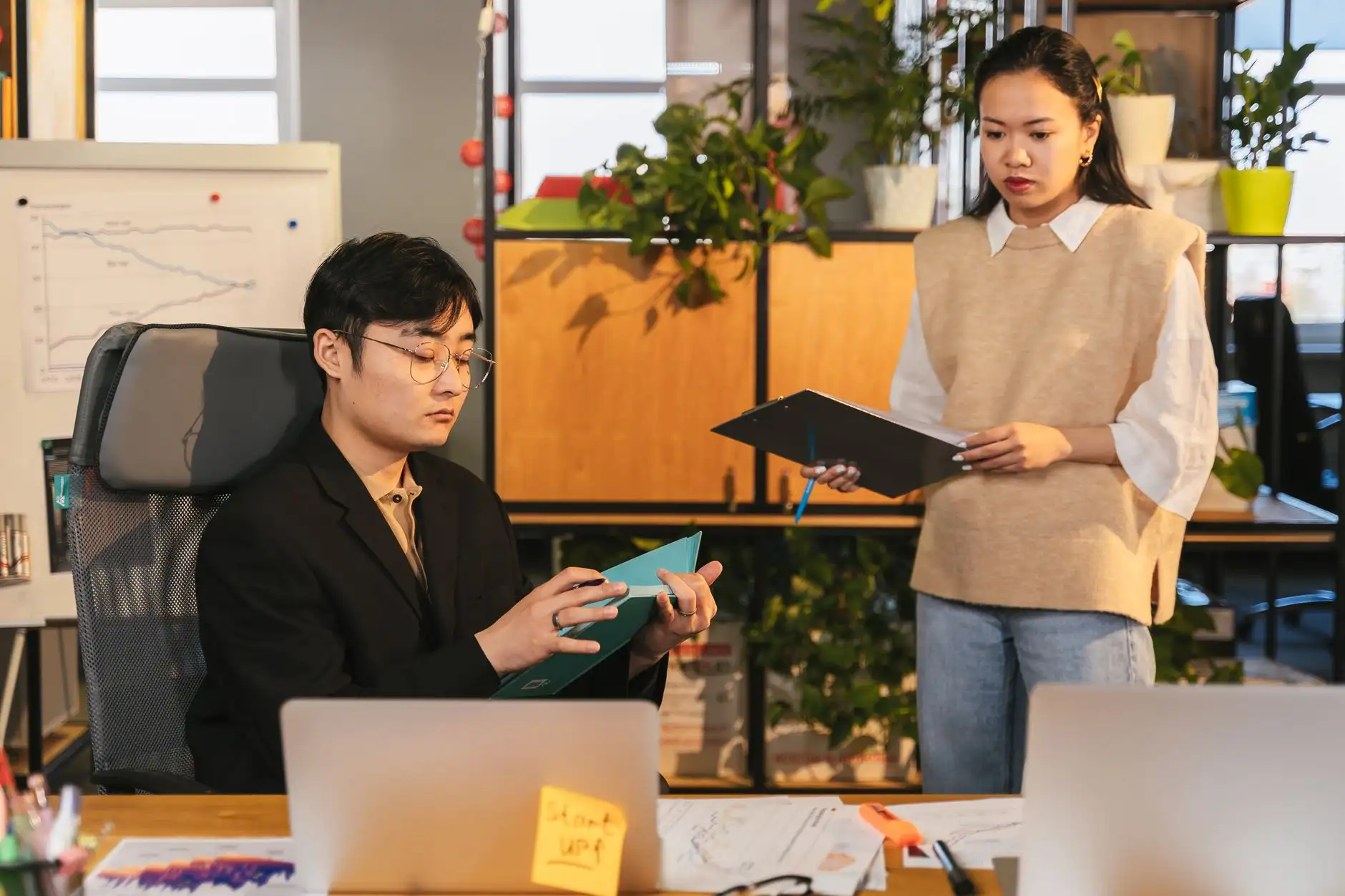 战略规划行业最新政策调整对企业组织变革的影响分析